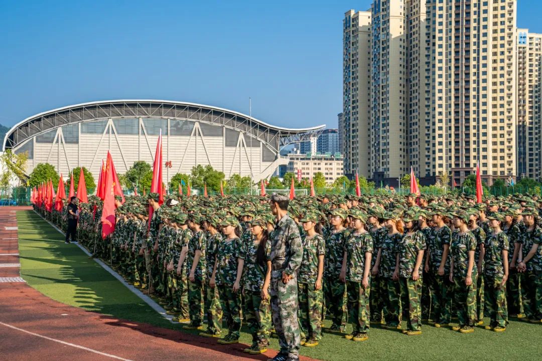 晨光破晓映蝶变 军训铸魂展青春——2024级新生军训动员大会(图7)